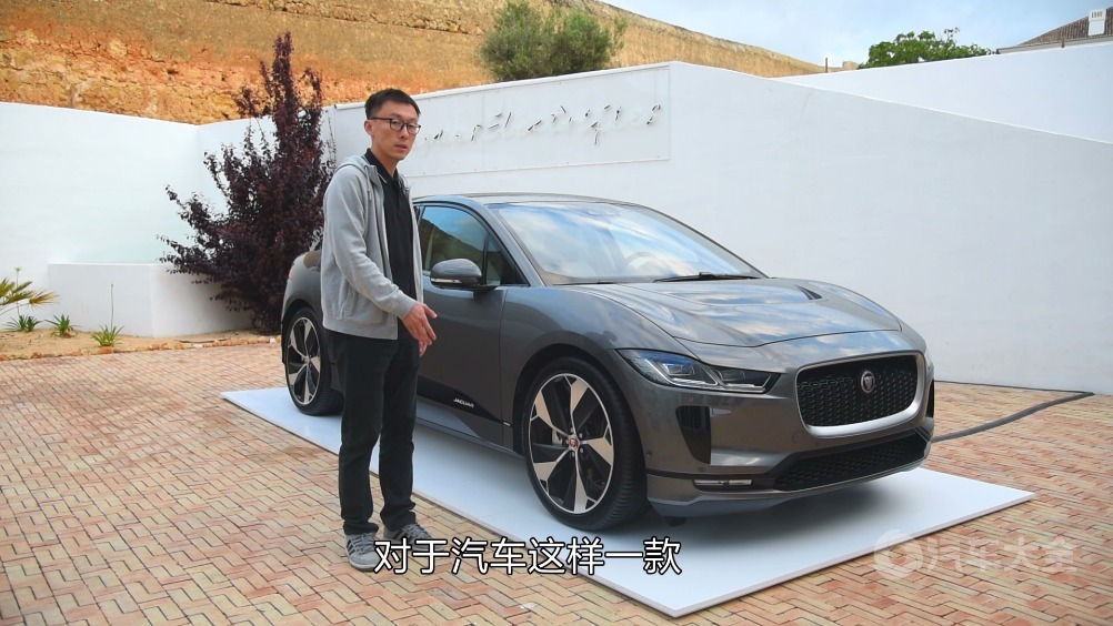 豪门电动车搅局者 海外试驾捷豹I-pace  ​