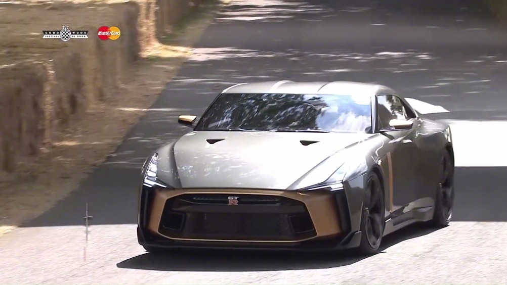 由日产和Italidesign汽车设计公司联合推出的50周年纪念版GT-...