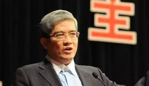 经济学“郎旋风”郎咸平生活低调，百万奢华座驾更让人咋舌！