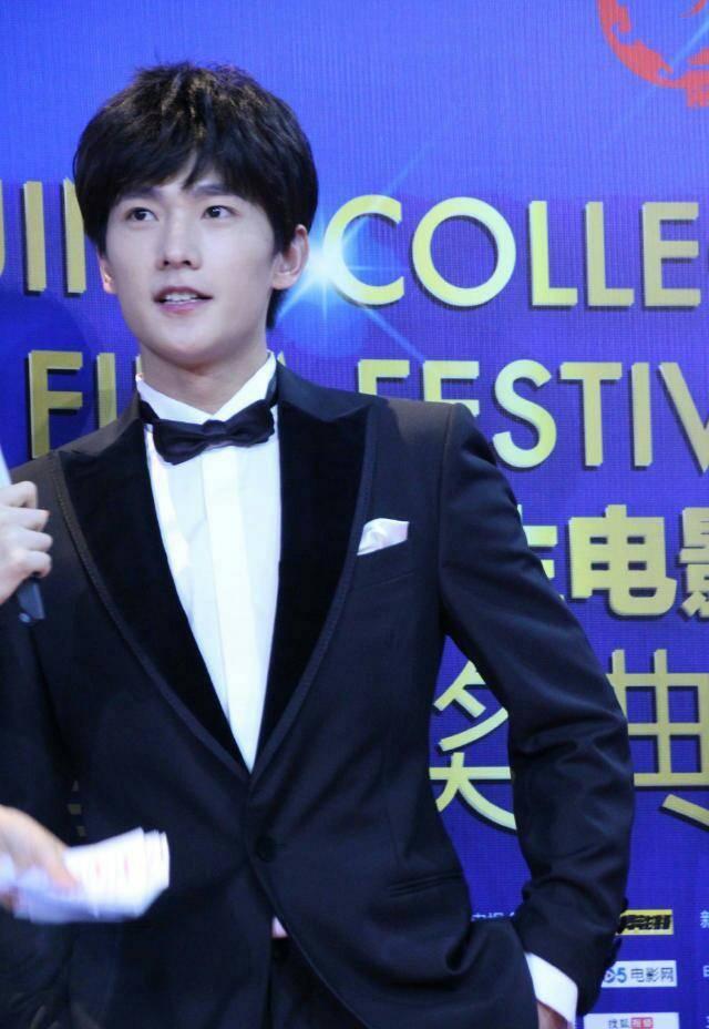 谁说明星离不开精修!佟丽娅抓拍超级瘦,娜扎精