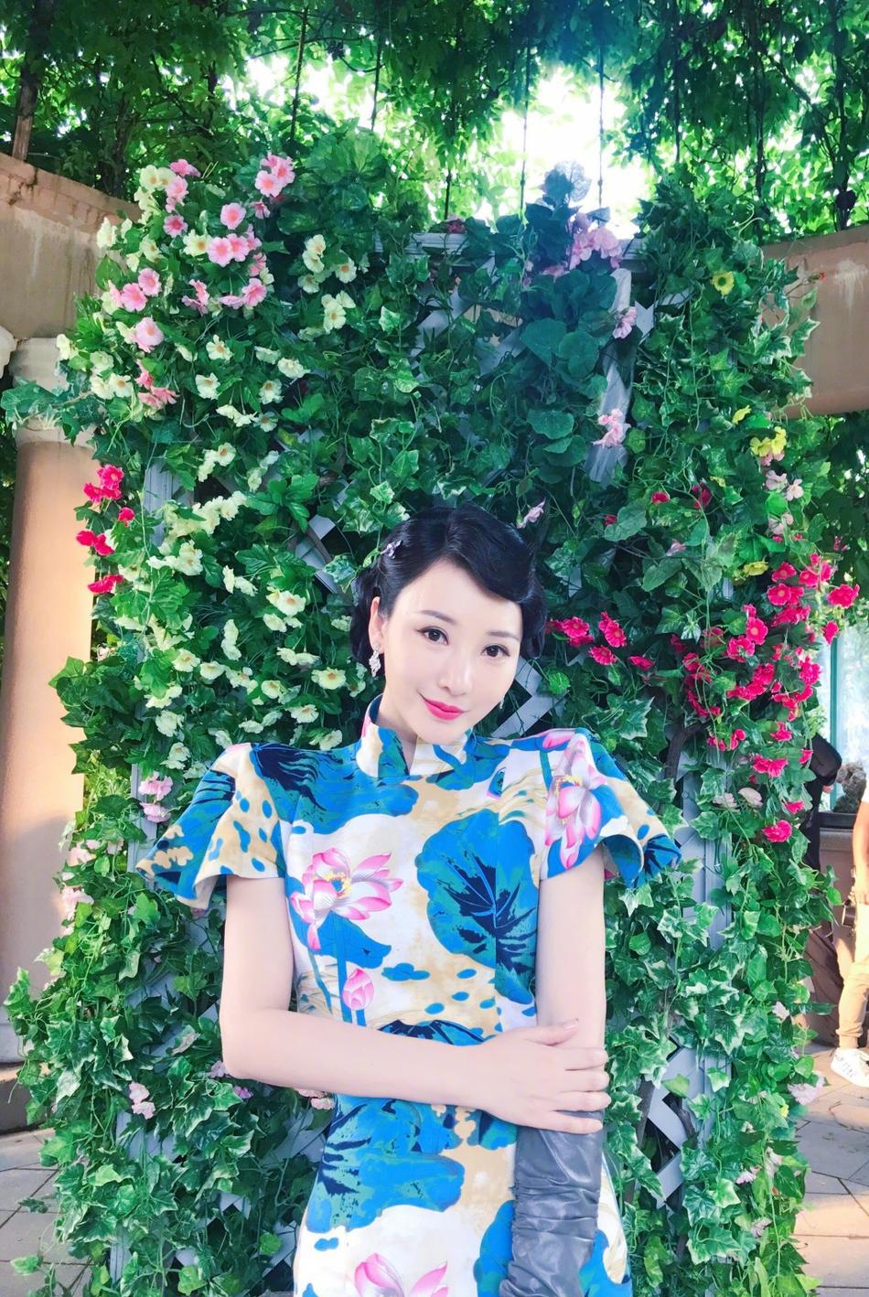 近日,柳岩微博更新一组气泡装写真,网友评论:风情万种,依然是我的"
