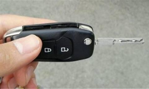 四川一辆18万福特蒙迪欧高速出车祸，车主下车一看，挂不住脸了！