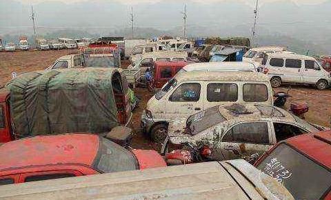 机场停4年的奥迪费用高达30万，工作人员都说，求开走不要钱了