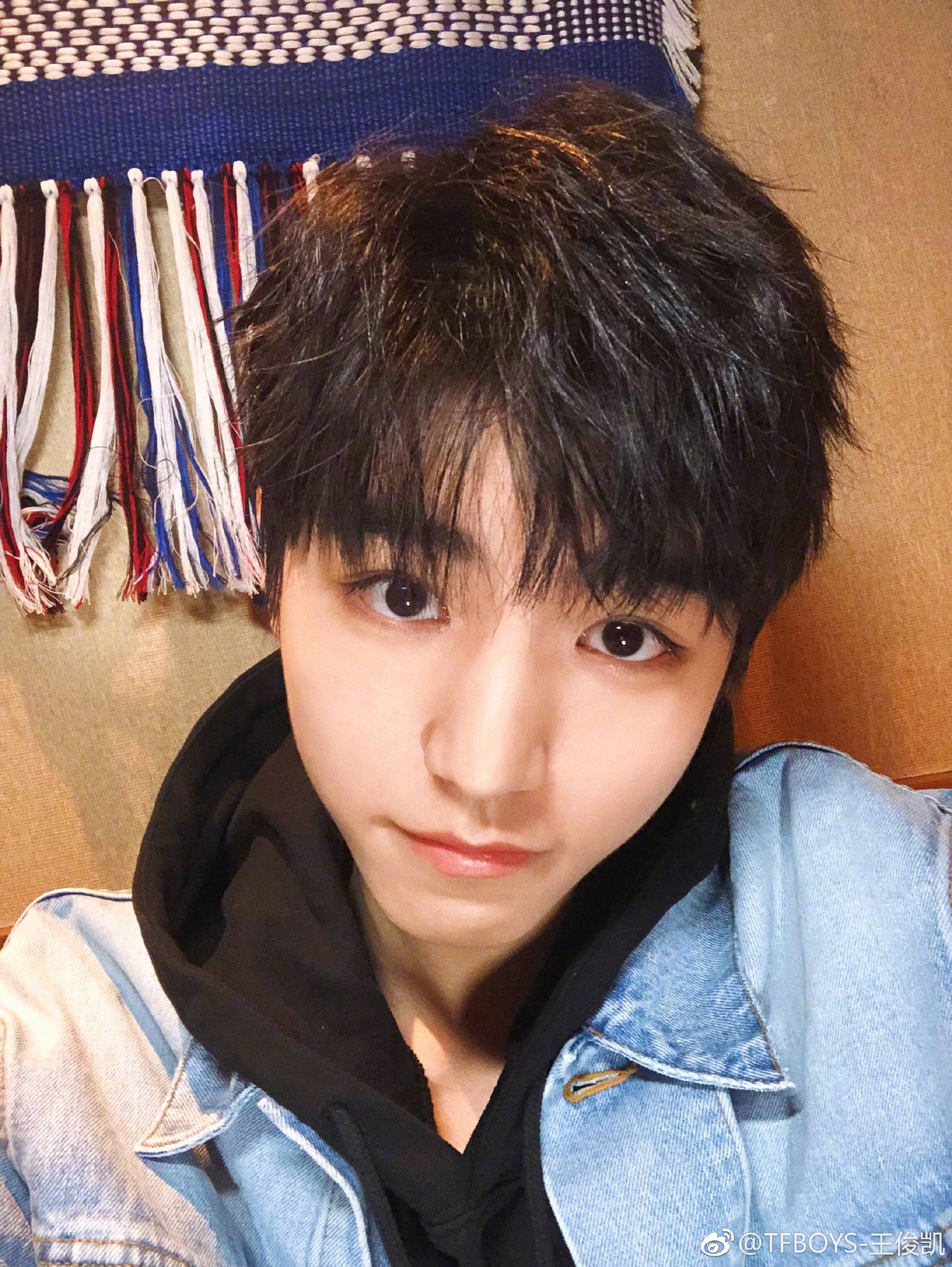 王俊凯新发型 王俊凯2018纽约全美模拟联合国