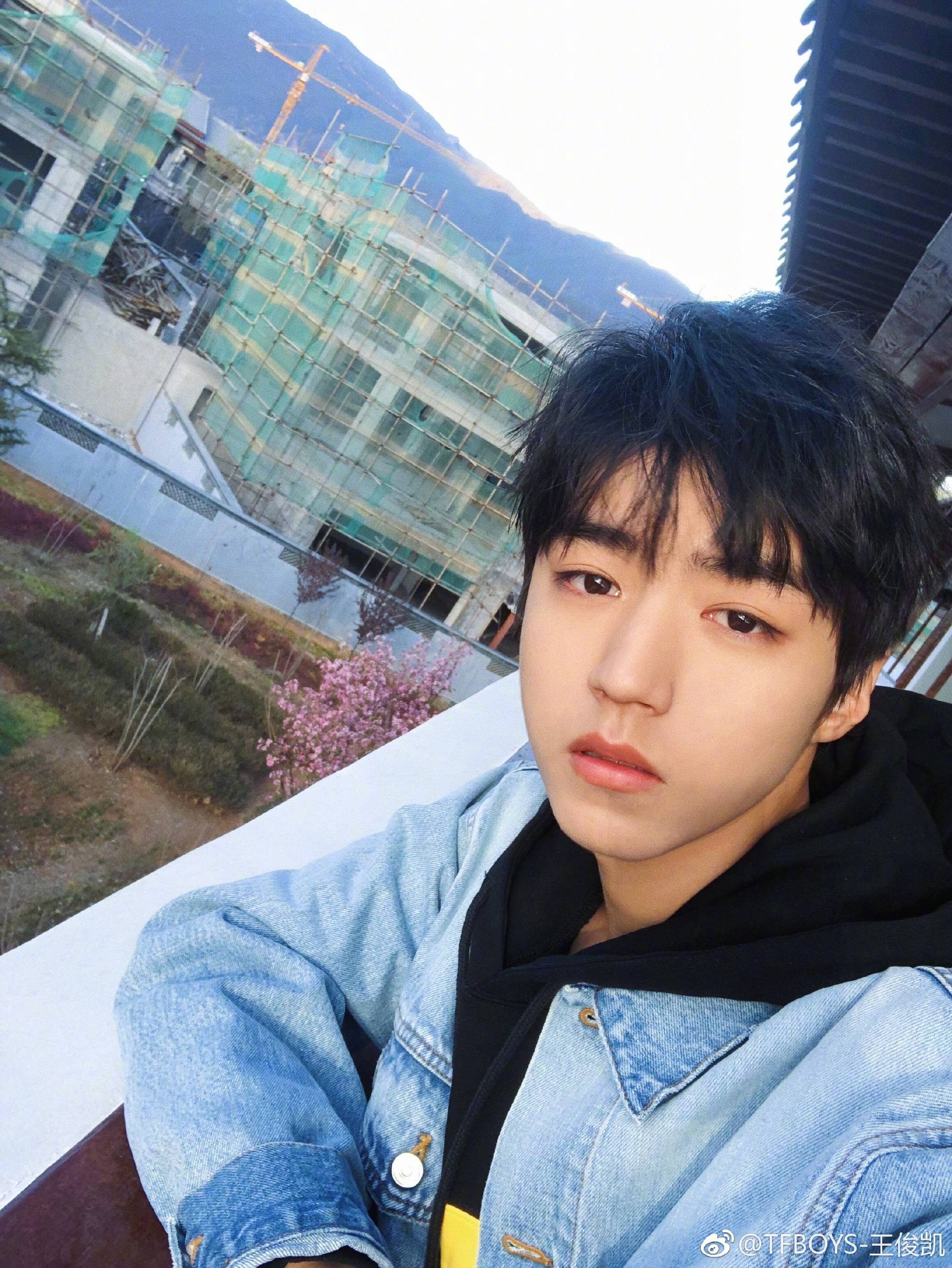 王俊凯新发型 王俊凯2018纽约全美模拟联合国