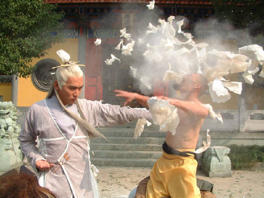 但当时的武当山,上面的观舍全都毁于兵火,成了一个