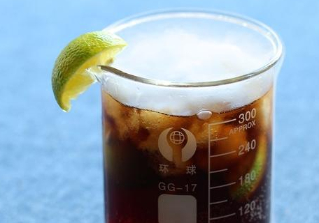 四款鸡尾酒做法大全,在家自制,好看好喝又安全