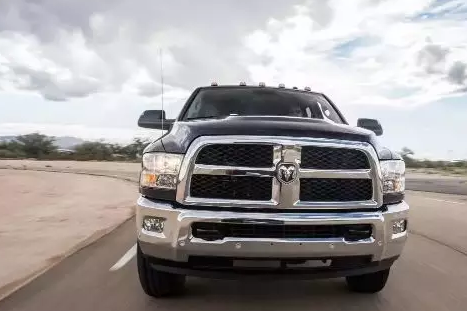 蓝牌C本，V8，比F150和坦途还大！仅三十几万售价的皮卡你心动吗