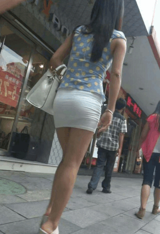 街拍: 美女逛街, 打扮的格外美丽