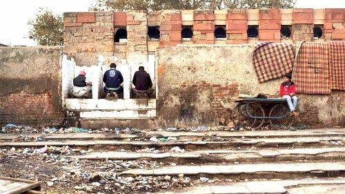 印度人来中国旅游,感叹找不到露天厕所,太差劲了!