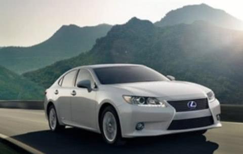 全新雷克萨斯ES300h与凯美瑞进行对此，网友：果然是两兄弟