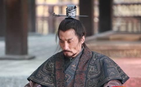 刘邦诛杀彭越,并将他剁成肉酱送给英布一份,英布一看不妙就造反