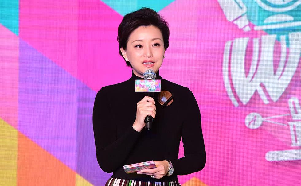 杨澜主持哒哒英语战略发布会,分享教育心得