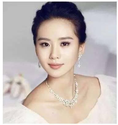 维族和回族都信奉伊斯兰教不吃猪肉，那么这两个民族区别在哪里?