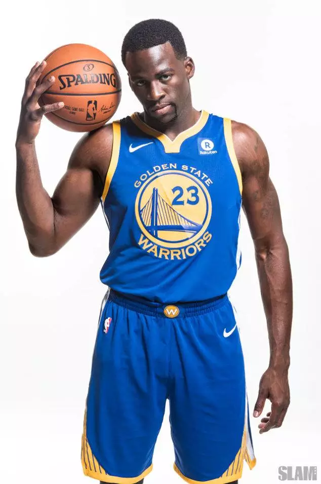 全场命中9记三分,库里打懵骑士!詹姆斯这一幕