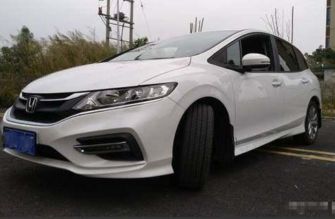 本田最良心两厢车，1.8L轴距2.76米，比途安还漂亮，售价仅12万