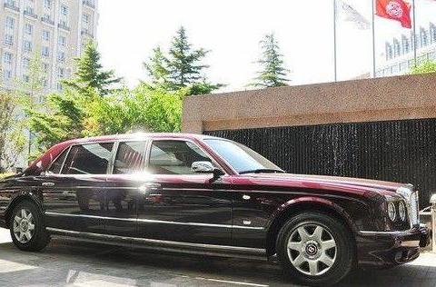 全北京城唯一的宾利，车主还是个明星，购置税买一台奔驰！