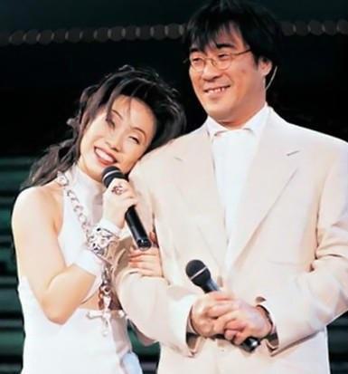 林忆莲和前夫李宗盛所生的女儿, 从小缺家教, 如今18岁变成这样