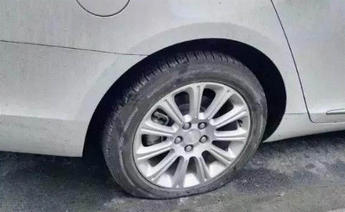 轮胎被扎怎么处理？该怎么办