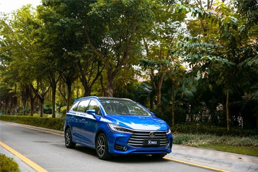 向左的唐，向右的宋MAX，哪个才是比亚迪的未来？