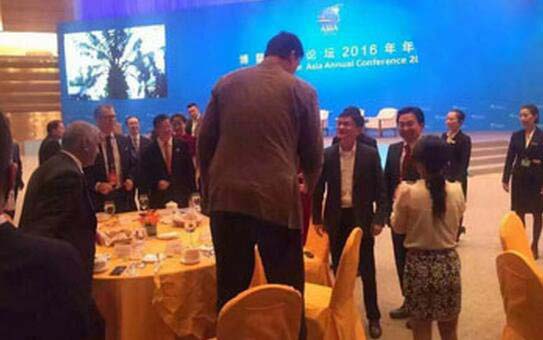 马云身高多少,马云姚明身高对比图(1米68拿破