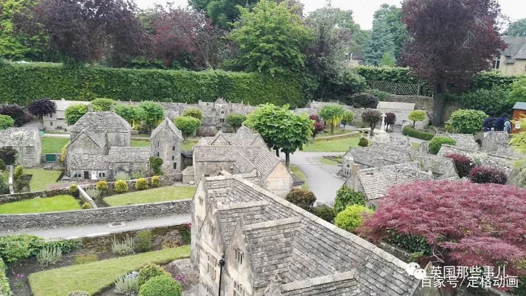 英国这只能看不能住的神奇小村…里面的门,比
