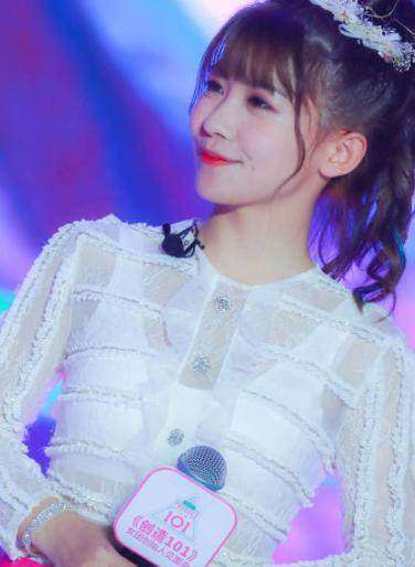 《创造101》最新的前11名小姐姐亮相机场,引