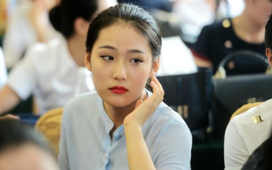 面试:井深7米,白天爬3米晚上掉2米,几天能爬出