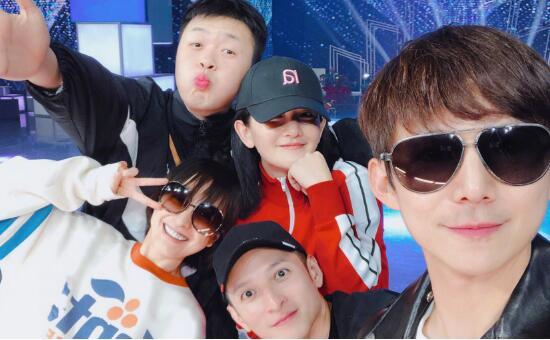 谢娜产子复出,刚一登台就给见面礼,孩子的名