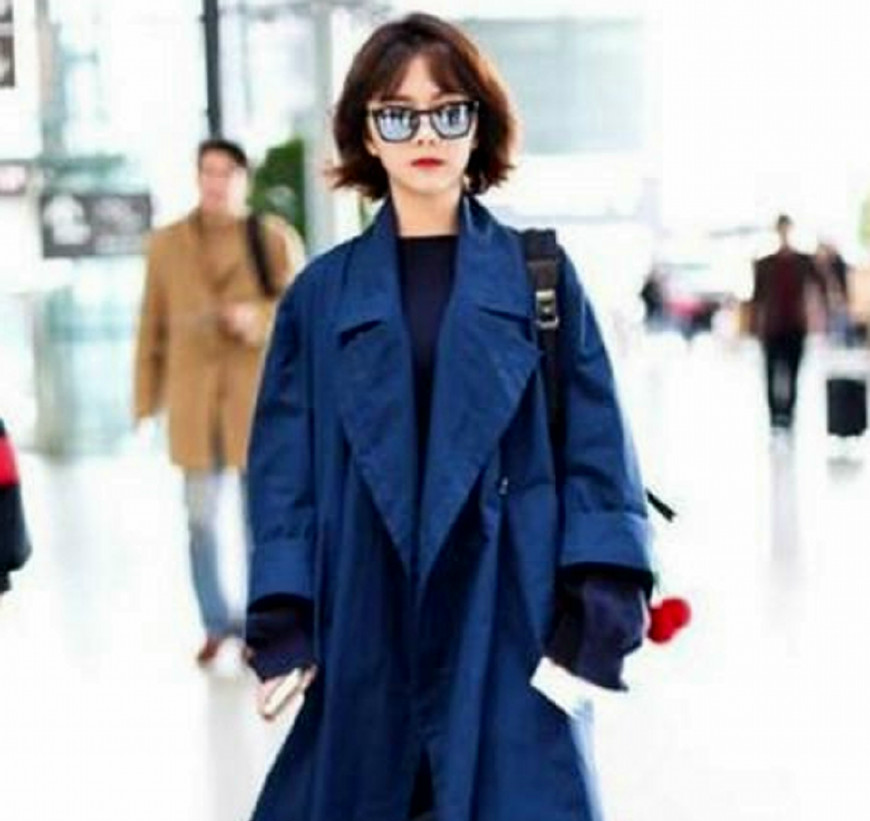 谭松韵风衣_谭松韵可爱照片