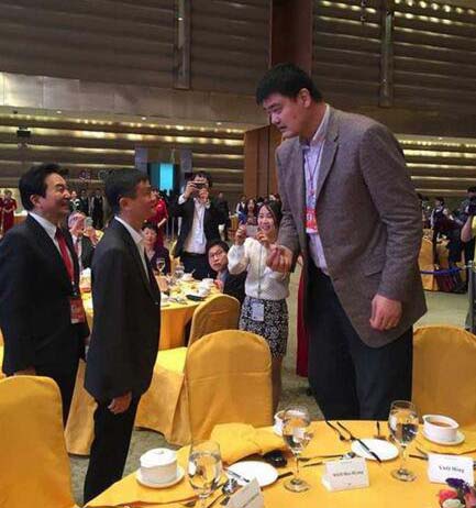 马云身高多少,马云姚明身高对比图(1米68拿破