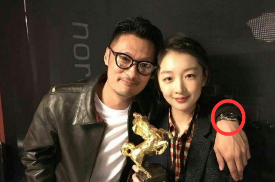 周冬雨喜获金马奖,大方送经纪人百万豪车,绯闻男友余文乐送祝福
