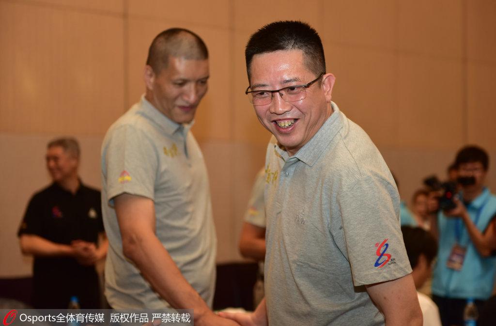 中国男篮黄金一代再聚首!你还认得出他们吗