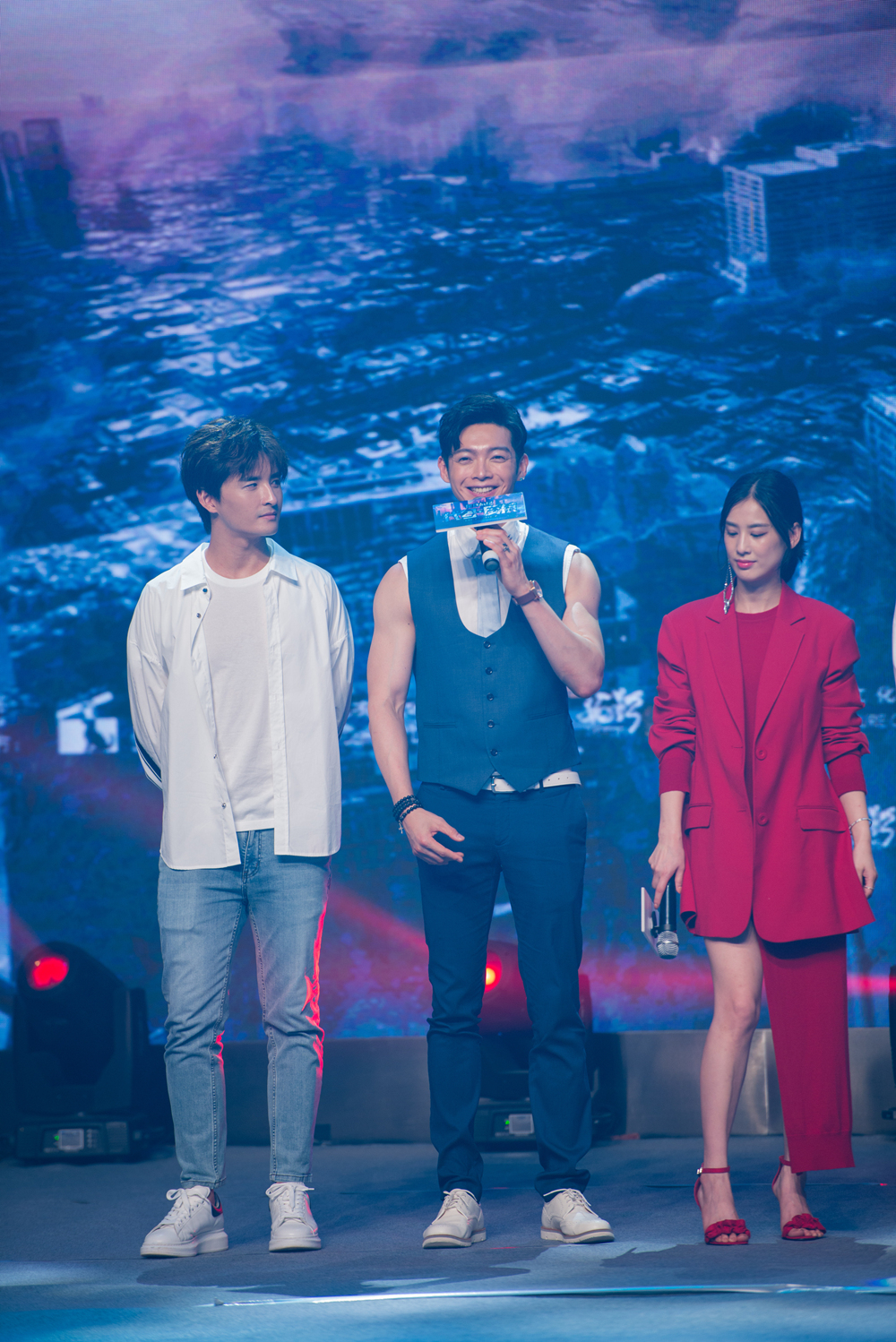 中国首部硬科幻电影《代号·反抗》开机 辰亦儒一身肌肉亮相