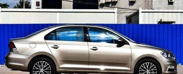 这车当年档次比迈腾高, 加价还得排队, 现在比朗逸低3万!