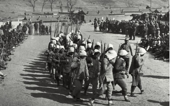 建国后我们并没直接禁枪,国家还发枪给百姓,8