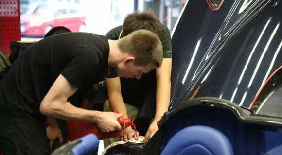 中国最贵的私家车, 保养一次就是一辆宝马的价