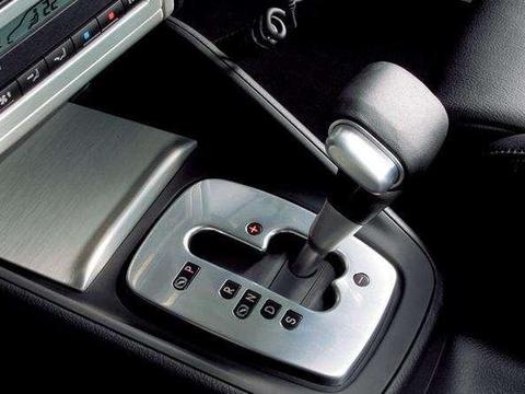 自动挡车好开？这四种情况下，千万不要挂“D档”