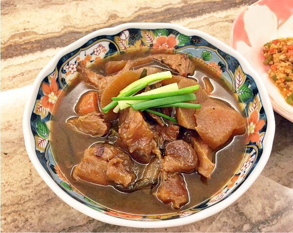 土豆4-5颗,牛肉一小片,咖喱2小瓣,桂皮4-5个,葱段和陈皮若干,柱候酱3姜片蒜瓣盖浇饭要用花椒粉么图片