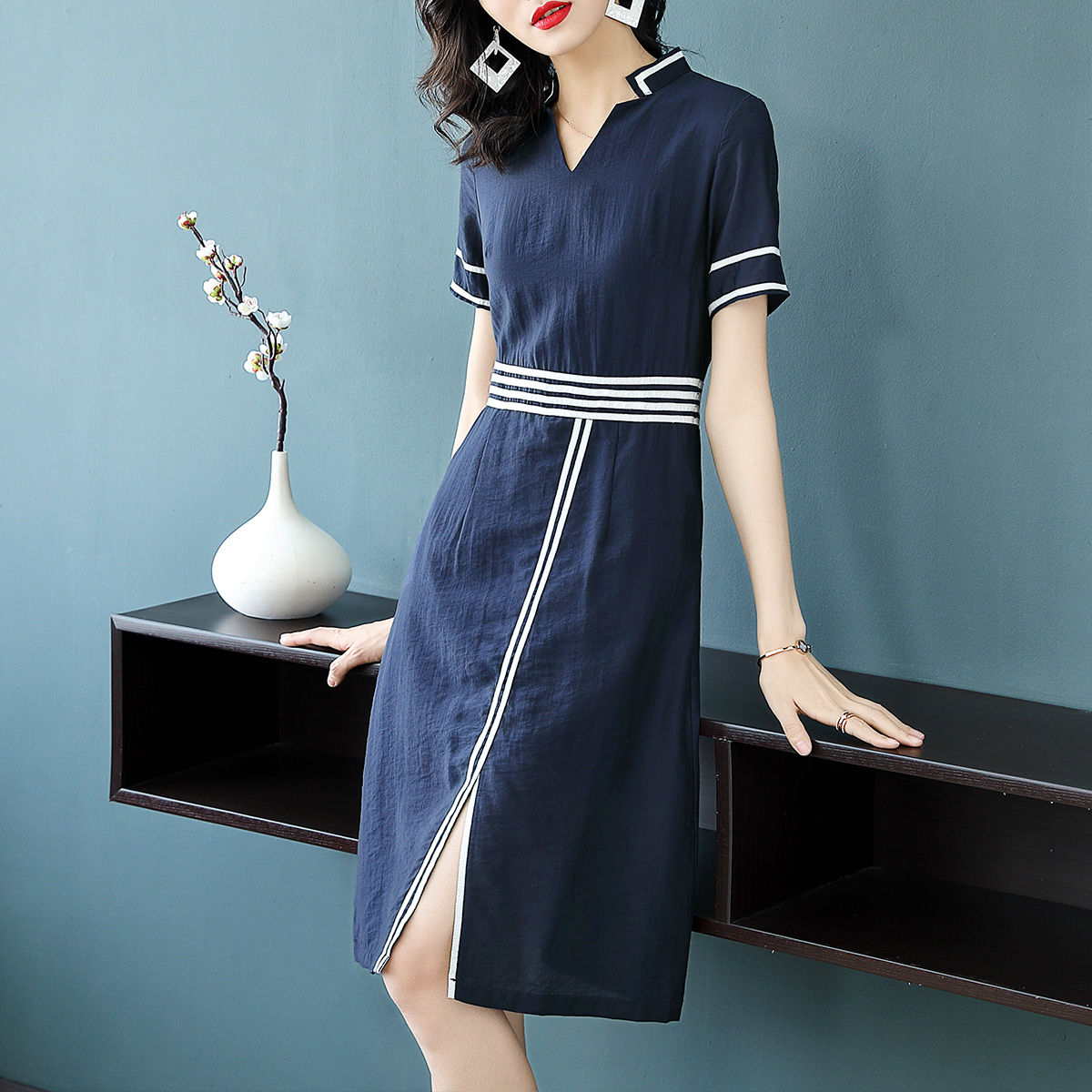 40岁女人不要穿背带裤了,学下面女人穿,洋气减