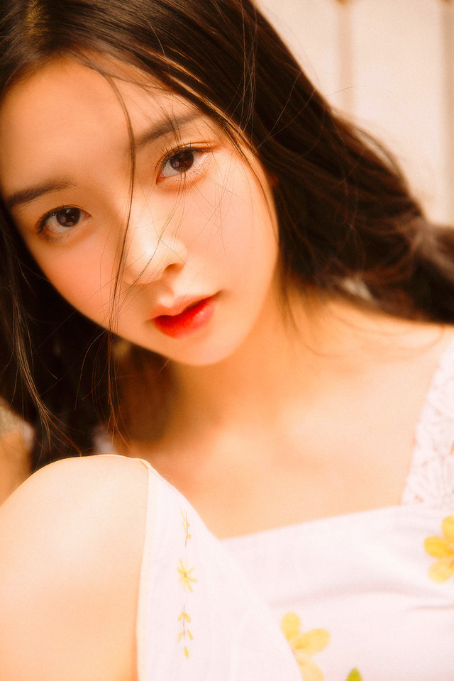 夏日初恋少女碎花裙红唇娇艳欲滴朦胧写真集 @微相册 @微博