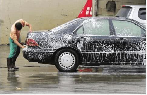 老司机：自己洗车不要做这些事，省钱是好事，洗错了车漆就坏了
