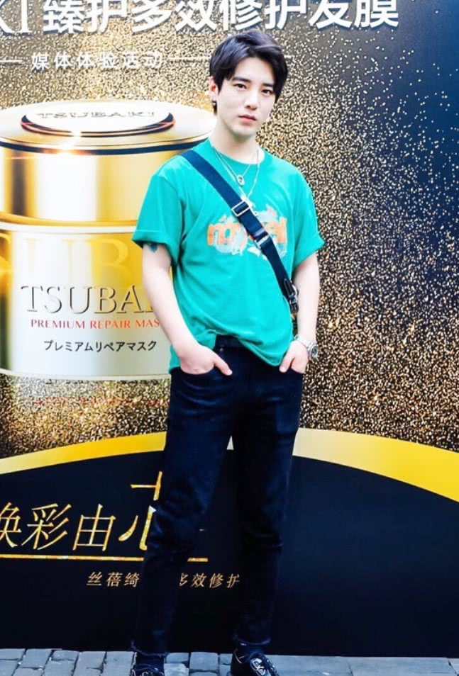 看看她的时尚造型师张进,你就明白了!