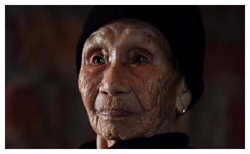 期的慰安妇,每人每天接待60名鬼子,为省时间不