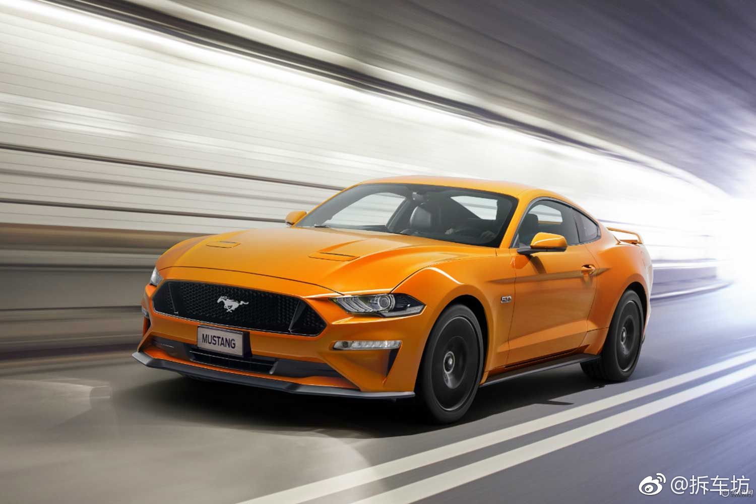 新福特Mustang 2.3升EcoBoost指导价40.38万，而V8 GT售价才卖59