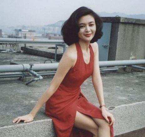 关之琳被塞高尔夫球事件是真的吗? 谁塞的, 她怎么回应?