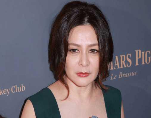 关之琳被塞高尔夫球事件是真的吗? 谁塞的, 她怎么回应?