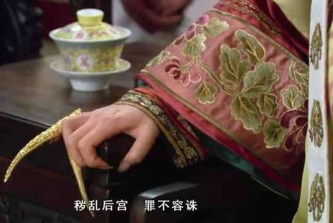 《甄嬛传》滴血认亲那碗水竟被苏培盛动了手脚,谁看出来了?