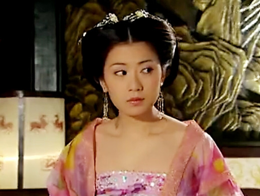 《至尊红颜》中武媚娘的28个造型,贾静雯的古装扮相太惊艳!