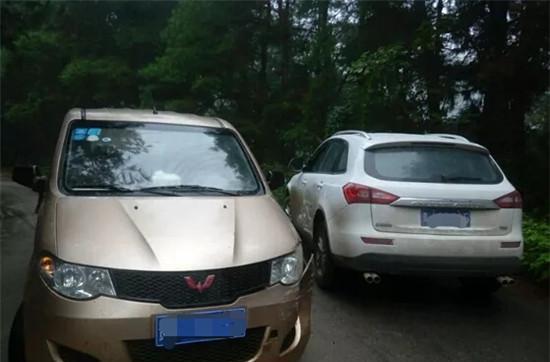 五菱宏光怼众泰T600, 最后却因压线了全责, 有点尴尬了!